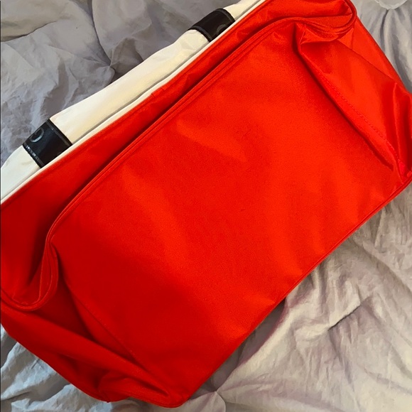 Guess Duffle Bag - Picture 3 of 8